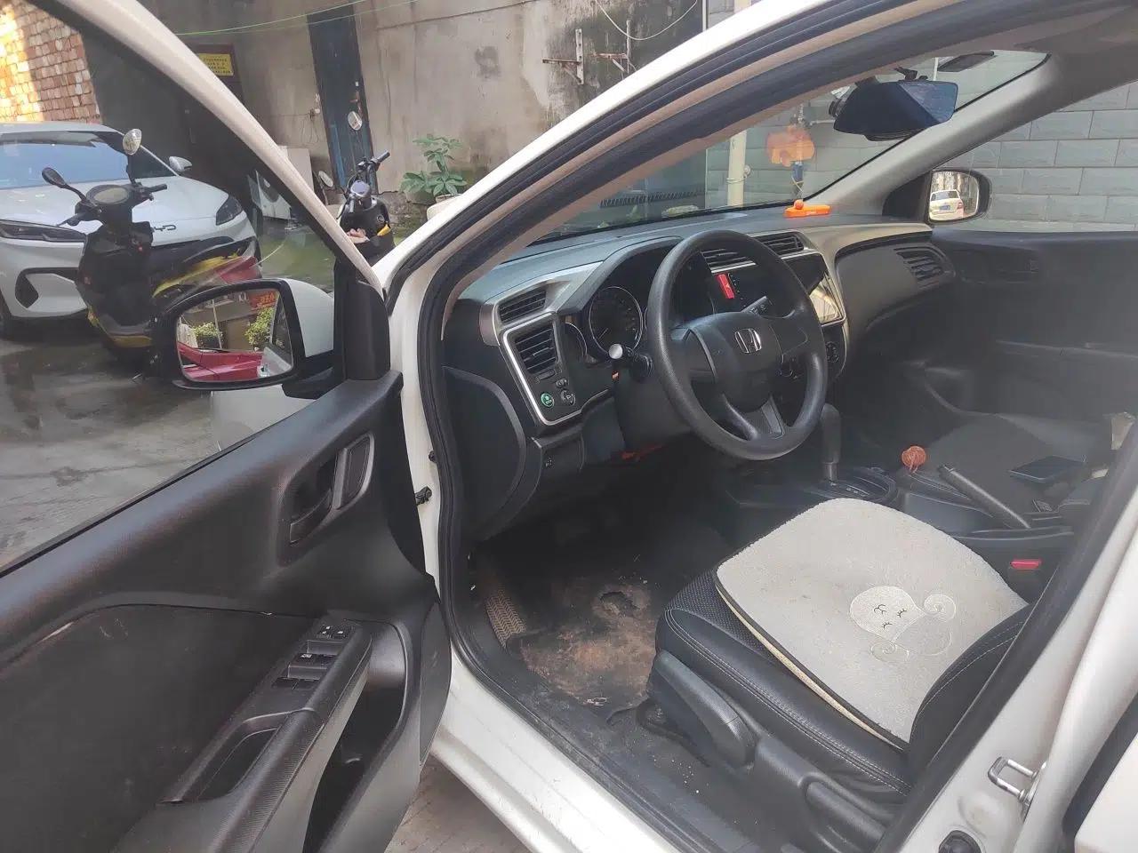 Honda City 2017 1.5L CVT Elite Edition — миниатюра 16