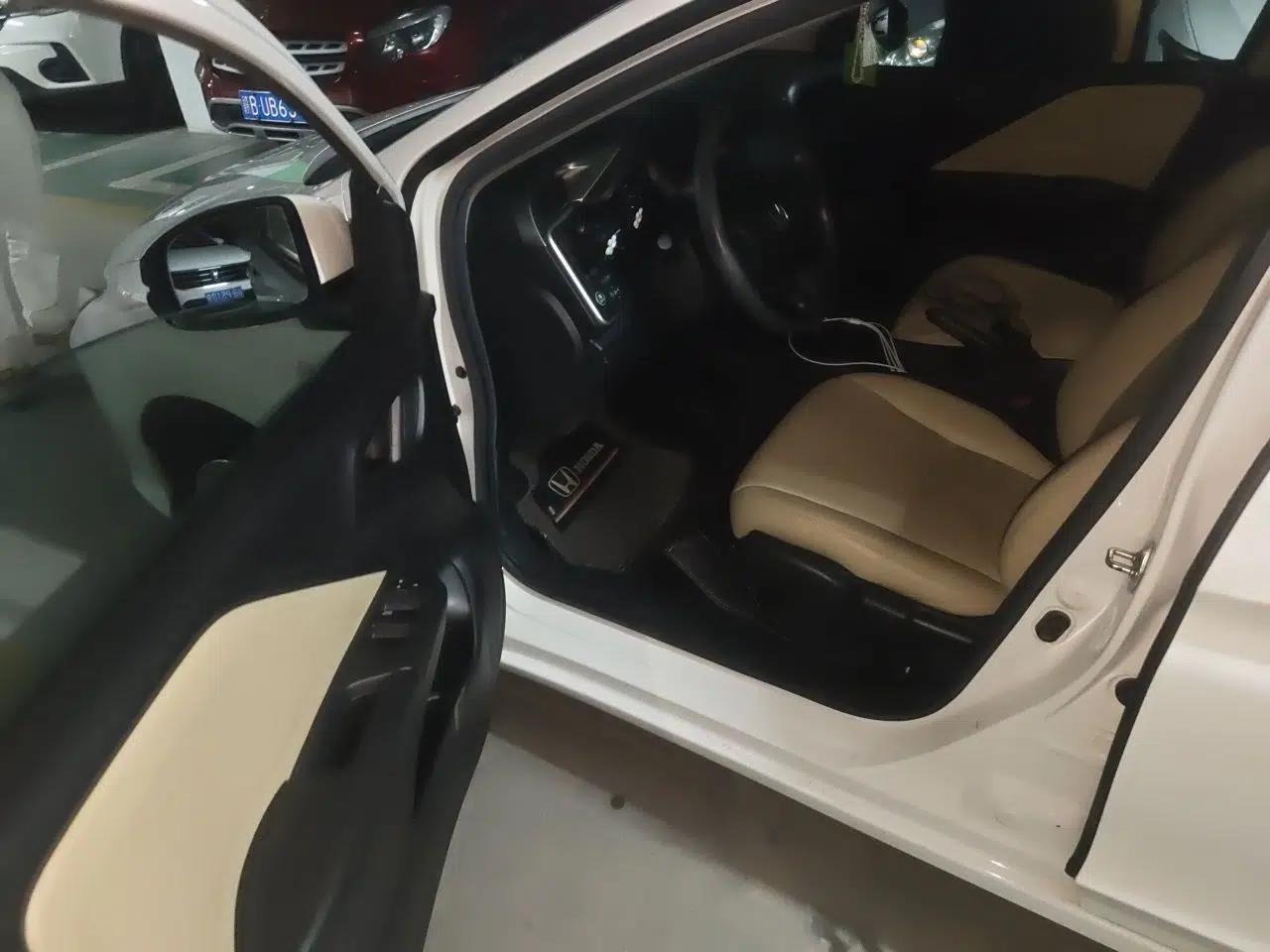 Honda City 2017 1.5L CVT Elite Edition — миниатюра 16