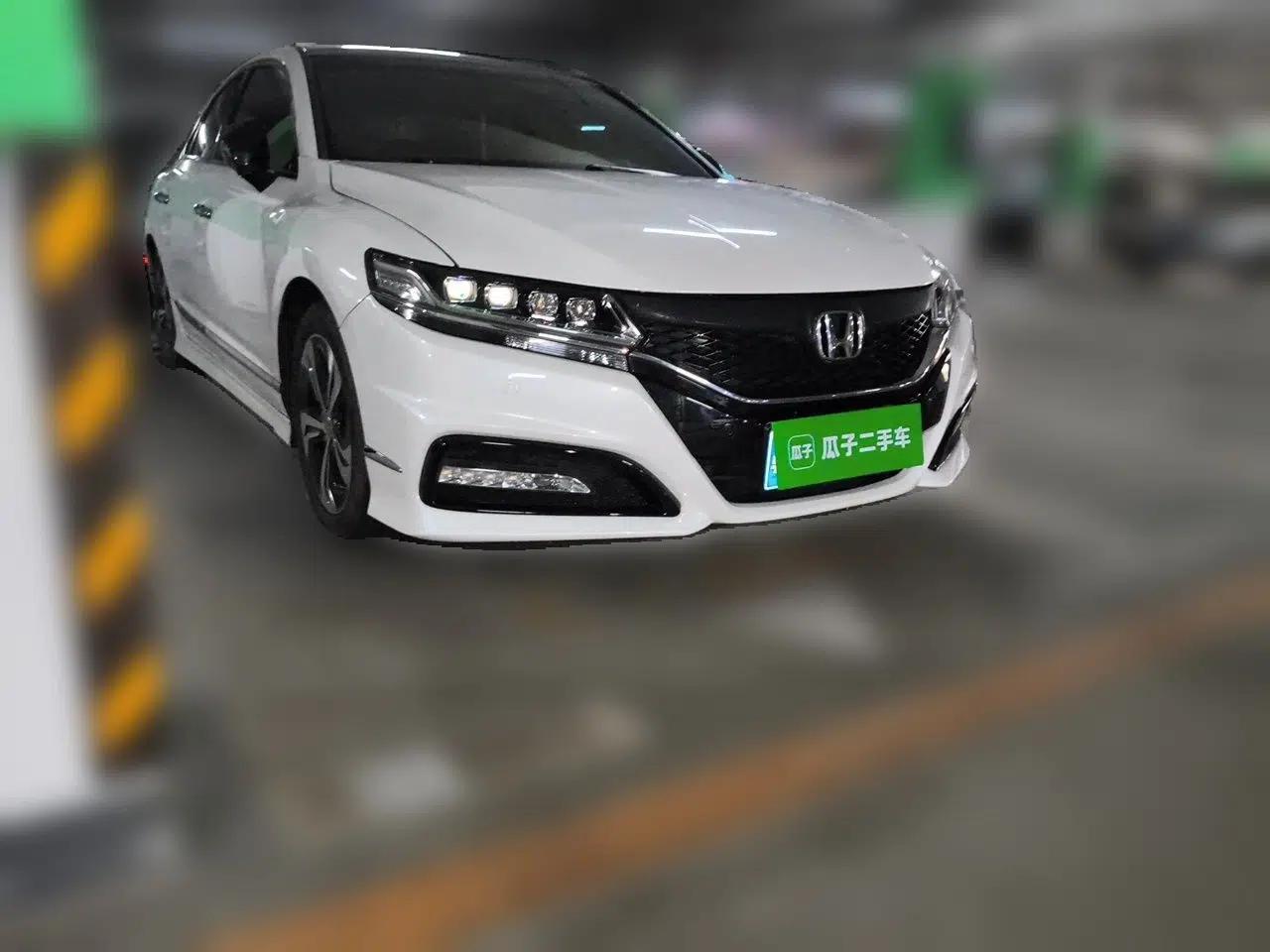 Honda Spirior 2017 2.4L Luxury Edition — миниатюра 3