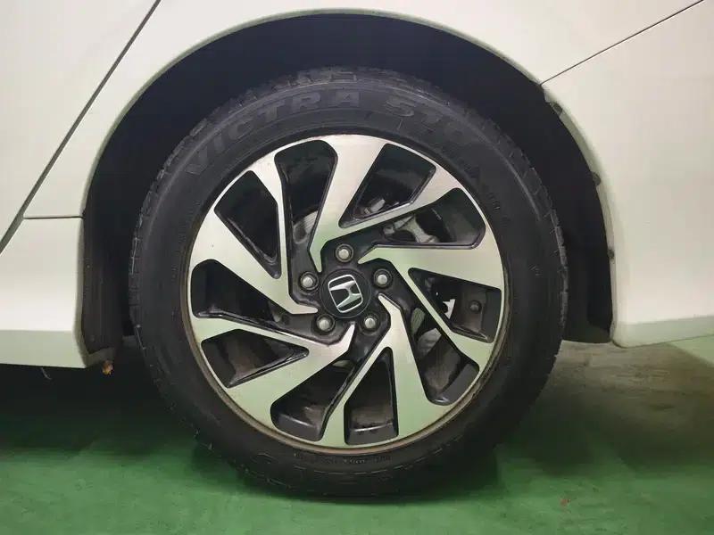 2016 Civic 220TURBO CVT Luxury Edition — миниатюра 9