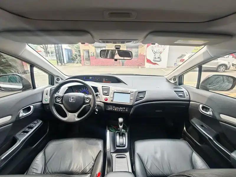 2012 Civic 1.8L Automatic Luxury Edition — миниатюра 11