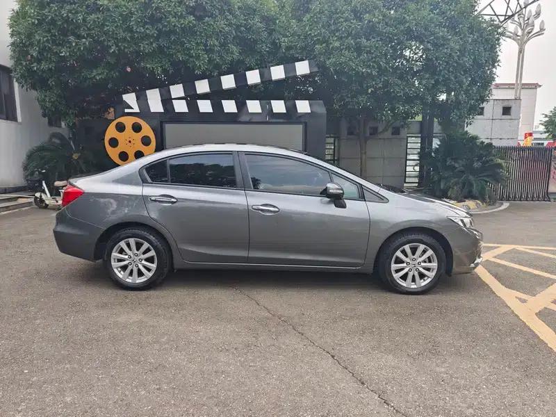 2012 Civic 1.8L Automatic Luxury Edition — миниатюра 6