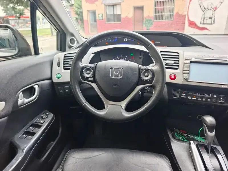 2012 Civic 1.8L Automatic Luxury Edition — миниатюра 9