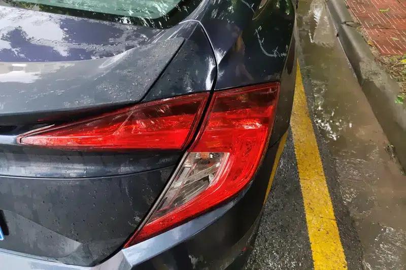 2016 Civic 220TURBO CVT Luxury Edition — миниатюра 5