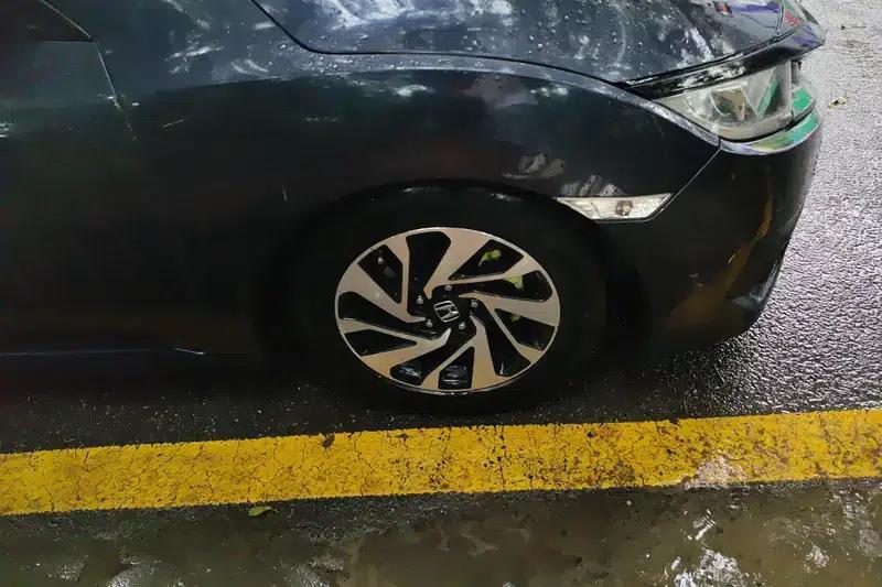 2016 Civic 220TURBO CVT Luxury Edition — миниатюра 9
