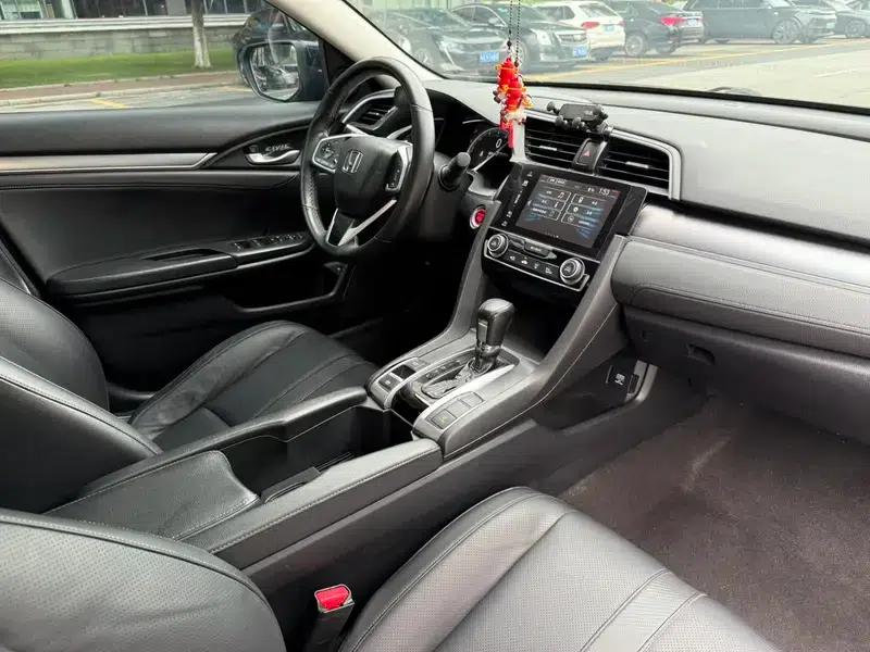 2016 Civic 220TURBO CVT Premium Edition — миниатюра 17