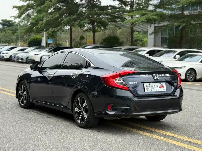 2016 Civic 220TURBO CVT Premium Edition — миниатюра 5