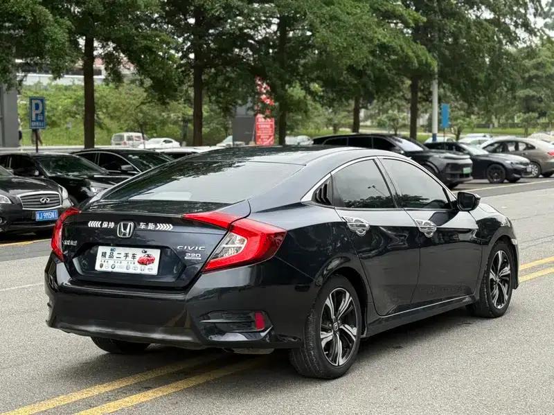 2016 Civic 220TURBO CVT Premium Edition — миниатюра 7