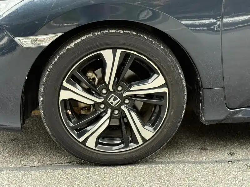 2016 Civic 220TURBO CVT Premium Edition — миниатюра 10