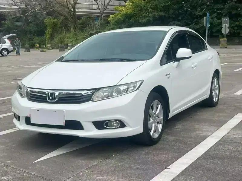 Civic 2013 10th Anniversary Edition 1.8L Automatic Comfort Version — миниатюра 1