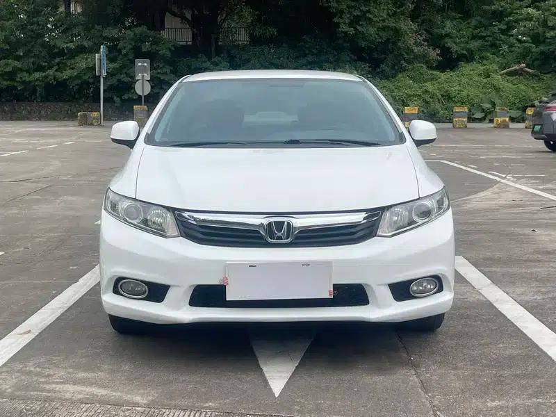 Civic 2013 10th Anniversary Edition 1.8L Automatic Comfort Version — миниатюра 2