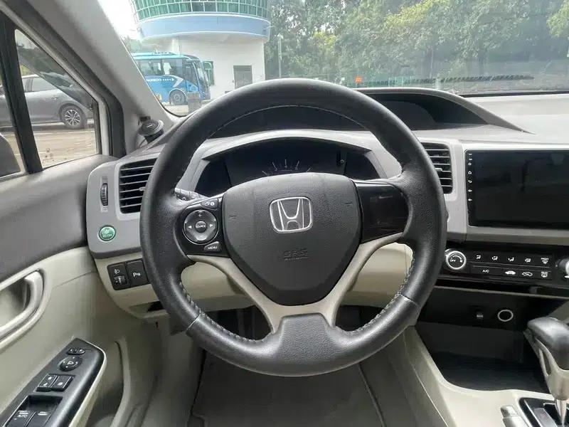 Civic 2013 10th Anniversary Edition 1.8L Automatic Comfort Version — миниатюра 11