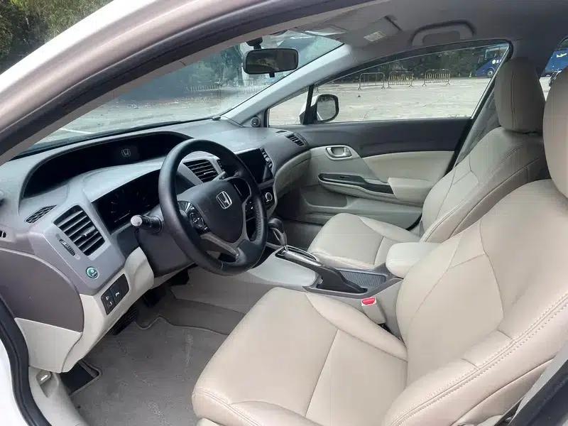 Civic 2013 10th Anniversary Edition 1.8L Automatic Comfort Version — миниатюра 13
