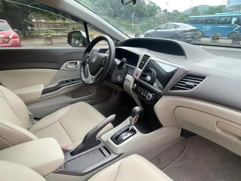 Civic 2013 10th Anniversary Edition 1.8L Automatic Comfort Version — миниатюра 15