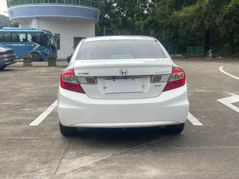 Civic 2013 10th Anniversary Edition 1.8L Automatic Comfort Version — миниатюра 6