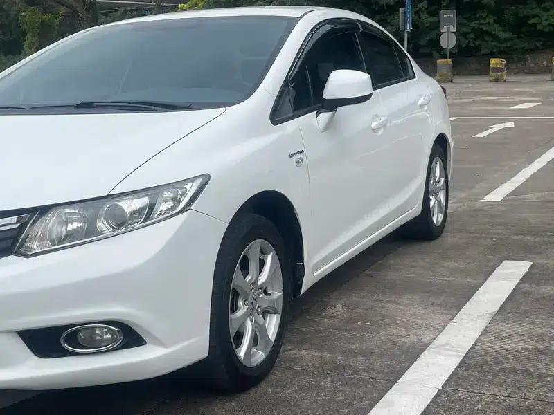 Civic 2013 10th Anniversary Edition 1.8L Automatic Comfort Version — миниатюра 8
