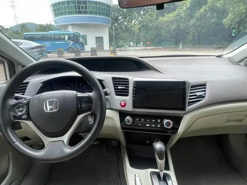 Civic 2013 10th Anniversary Edition 1.8L Automatic Comfort Version — миниатюра 10