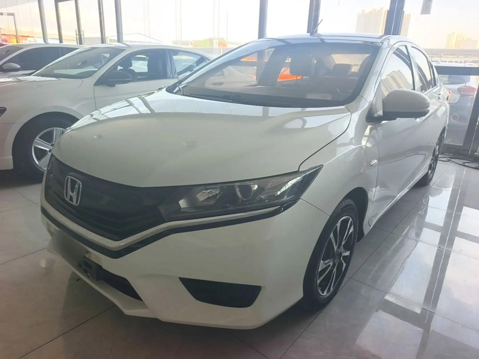 Honda Greiz 2016 1.5L CVT Classic Edition — миниатюра 1