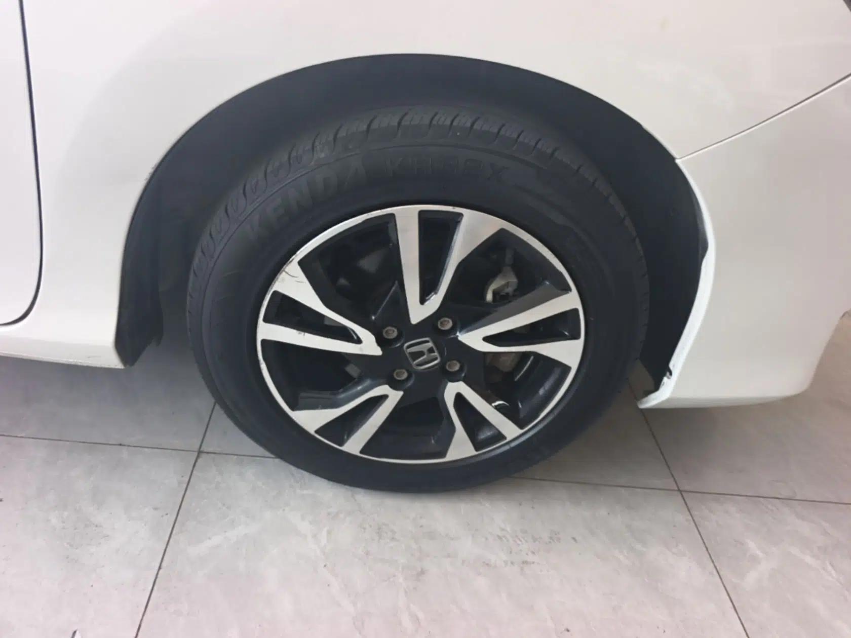 Honda Greiz 2016 1.5L CVT Classic Edition — миниатюра 11