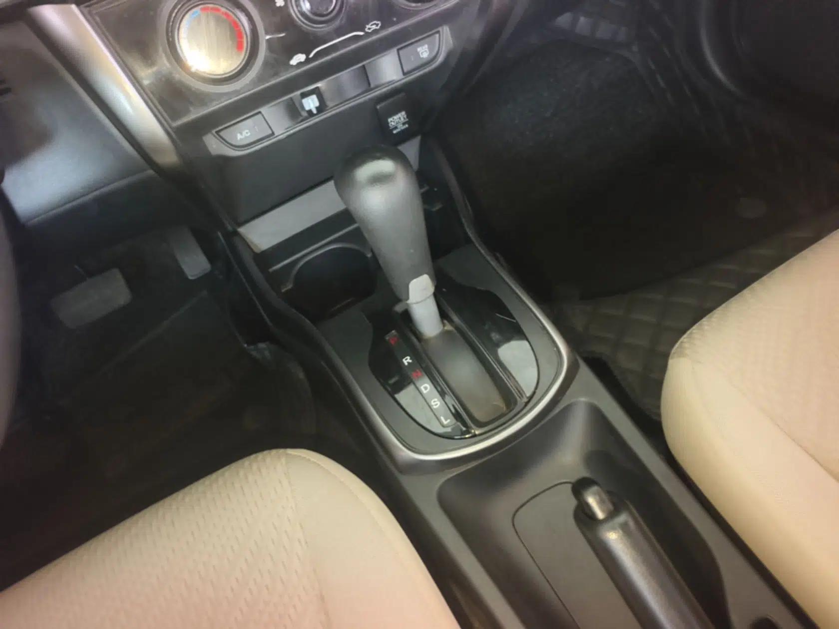 Honda Greiz 2016 1.5L CVT Classic Edition — миниатюра 16