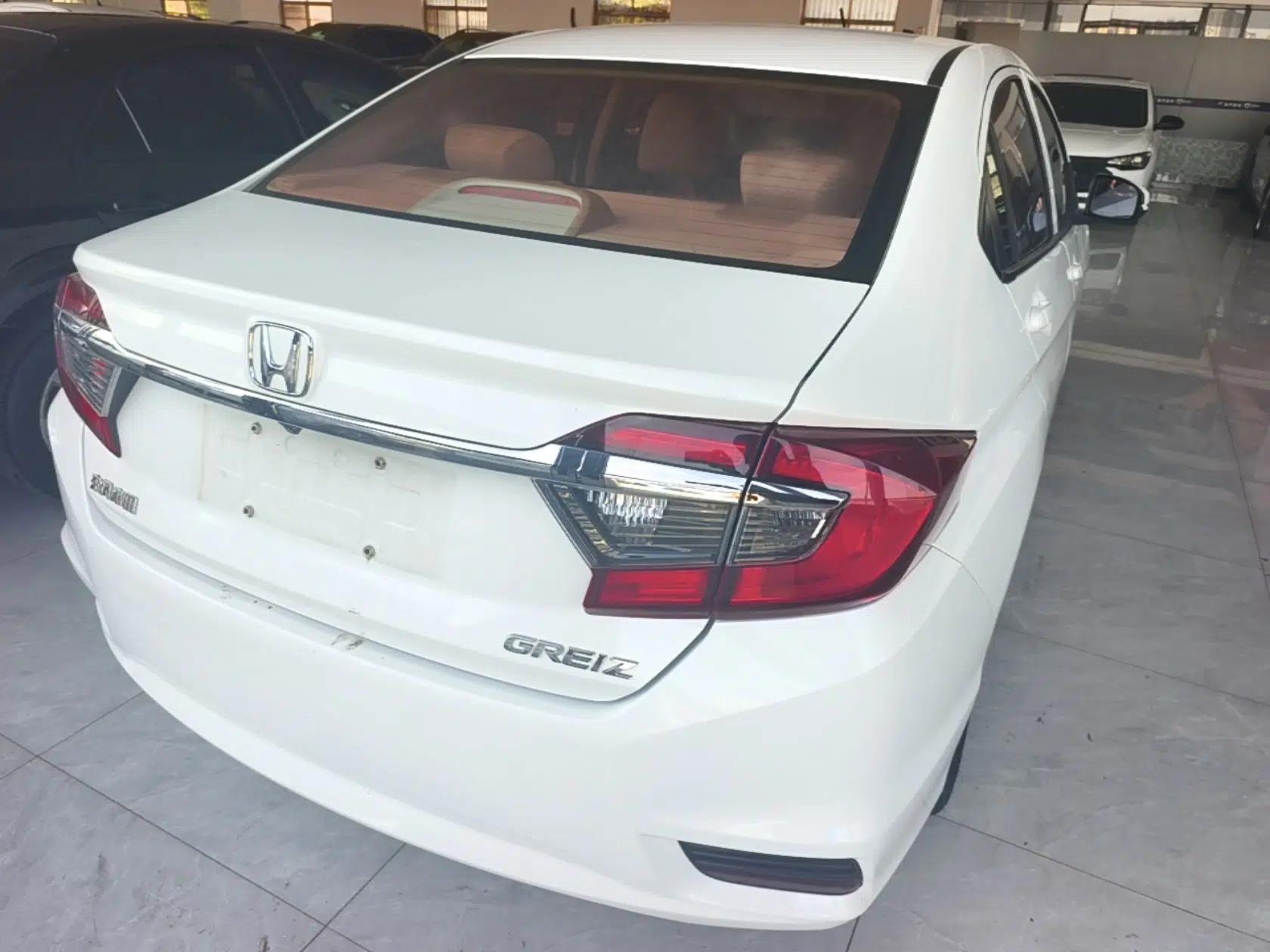 Honda Greiz 2016 1.5L CVT Classic Edition — миниатюра 5