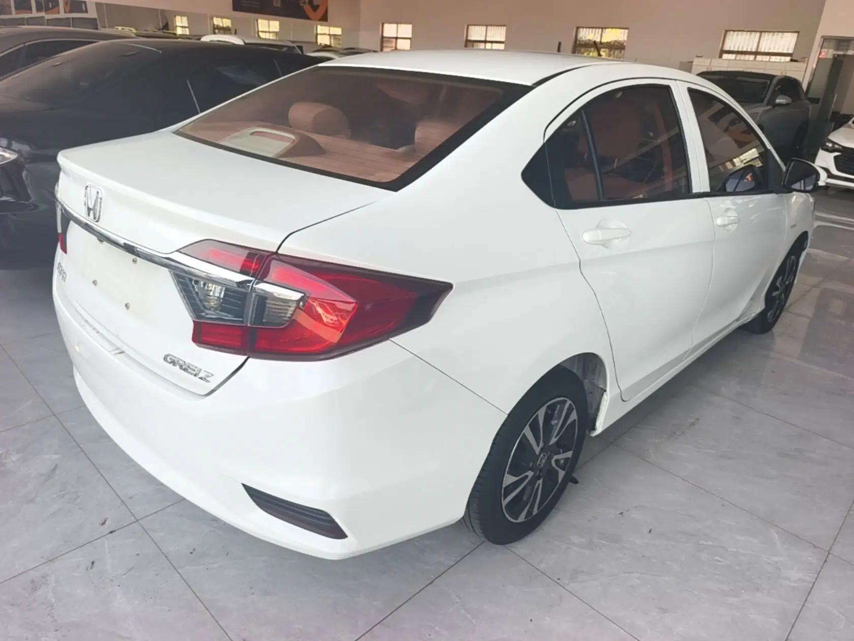 Honda Greiz 2016 1.5L CVT Classic Edition — миниатюра 6