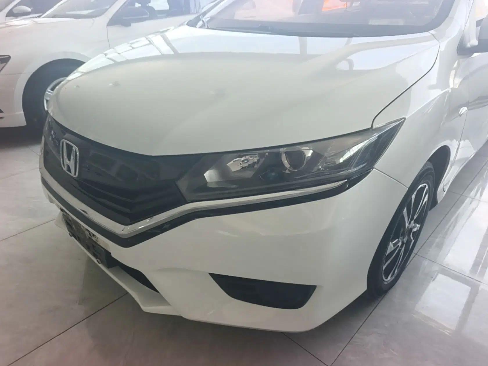 Honda Greiz 2016 1.5L CVT Classic Edition — миниатюра 8