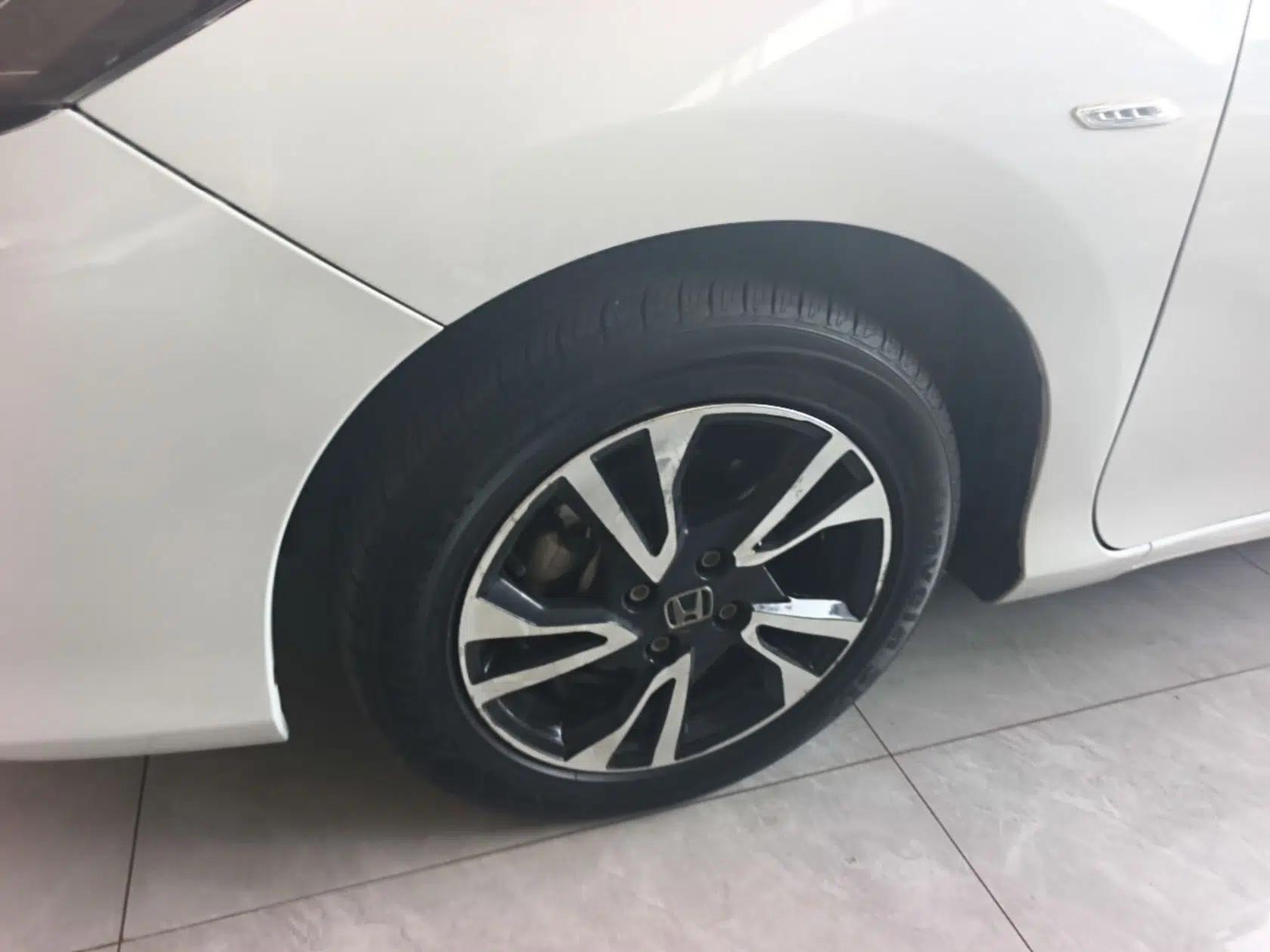 Honda Greiz 2016 1.5L CVT Classic Edition — миниатюра 10