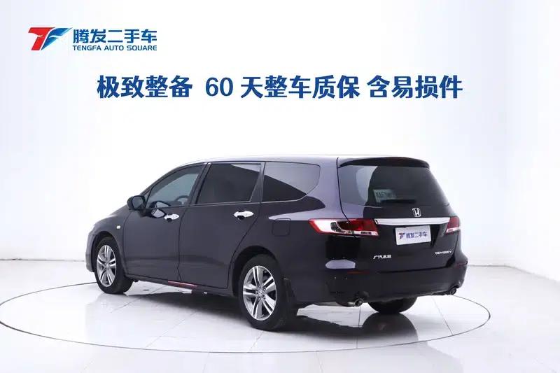 2011 Honda Odyssey 2.4L Luxury Edition — миниатюра 3