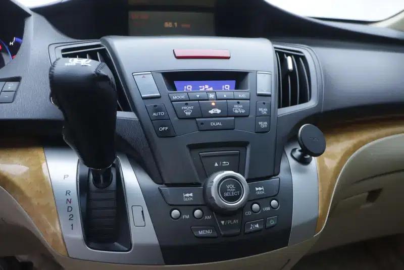 2011 Honda Odyssey 2.4L Luxury Edition — миниатюра 5