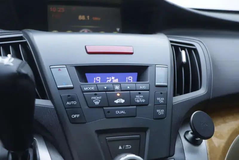 2011 Honda Odyssey 2.4L Luxury Edition — миниатюра 7