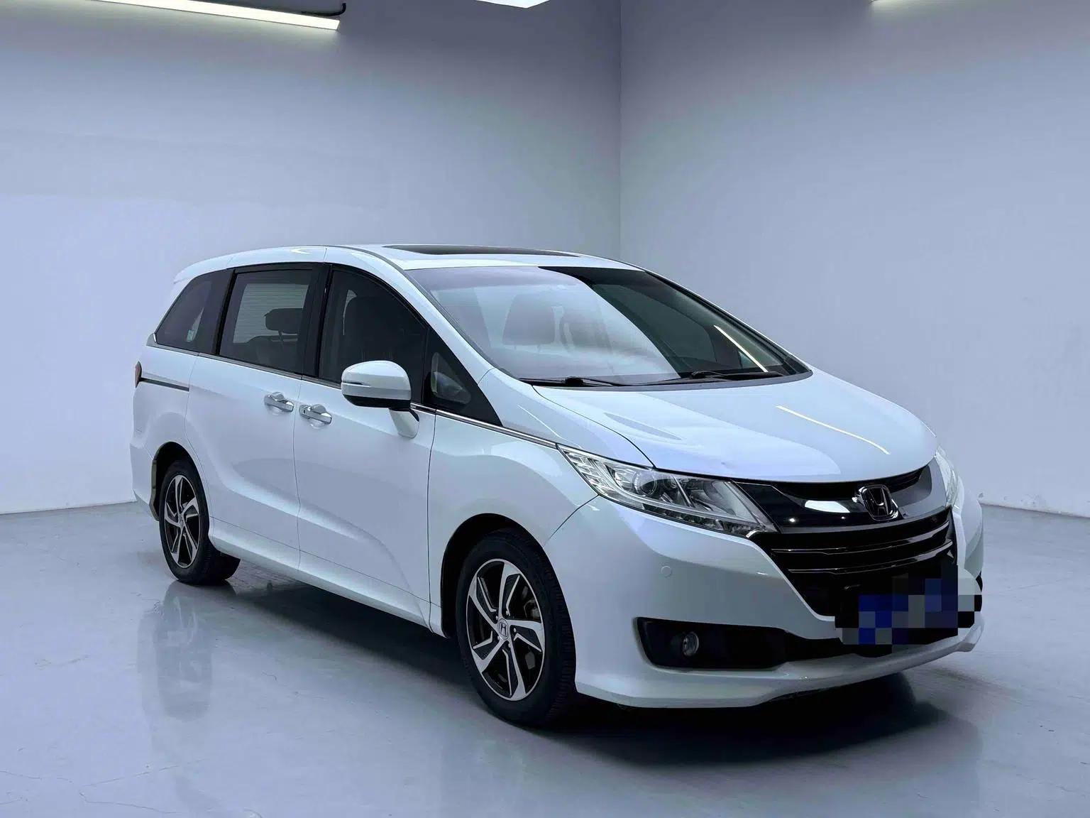 2017 Odyssey 2.4L Luxury Edition — миниатюра 3