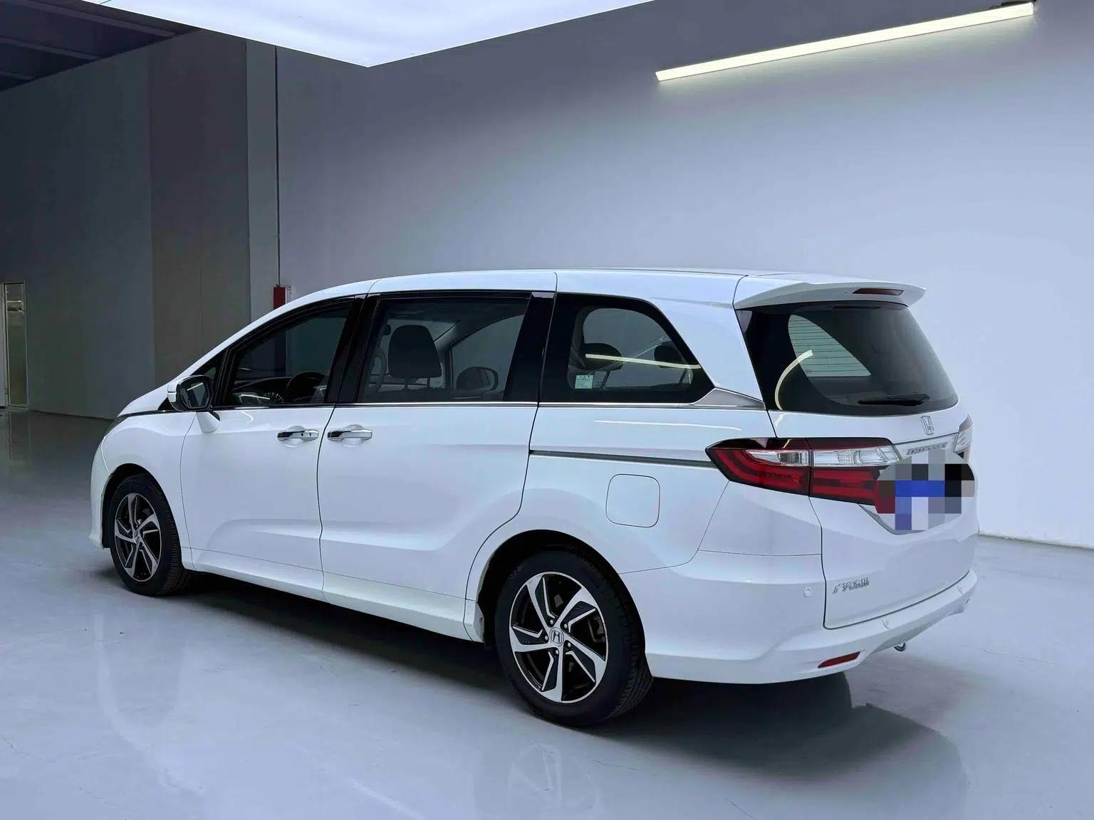 2017 Odyssey 2.4L Luxury Edition — миниатюра 4