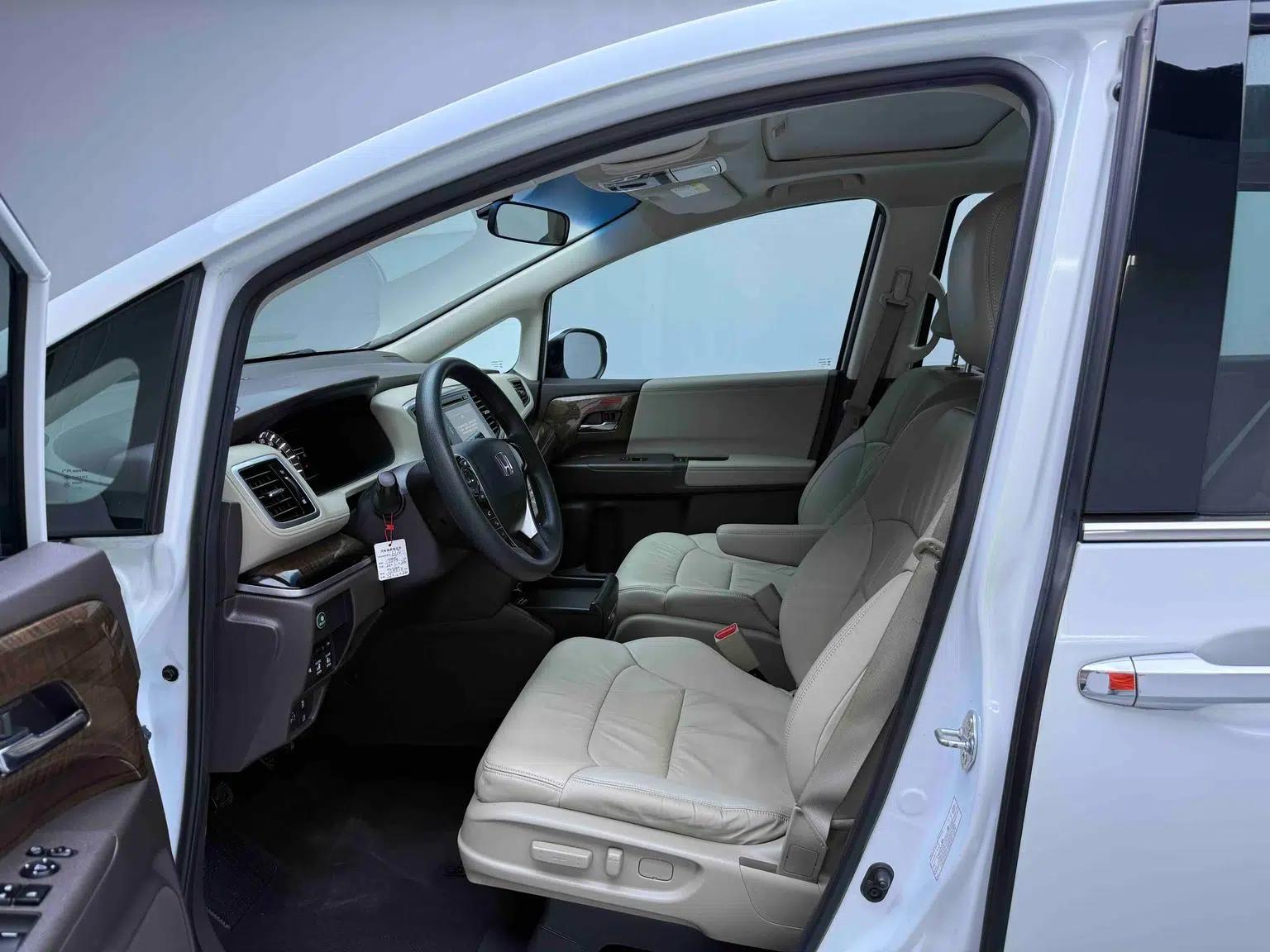 2017 Odyssey 2.4L Luxury Edition — миниатюра 5