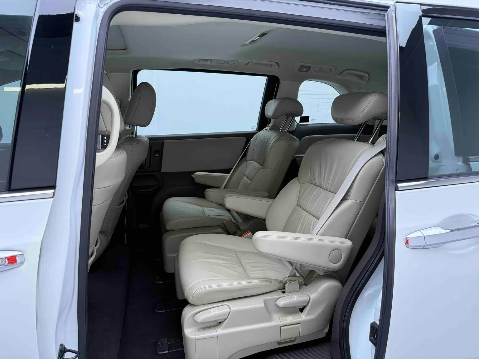 2017 Odyssey 2.4L Luxury Edition — миниатюра 7