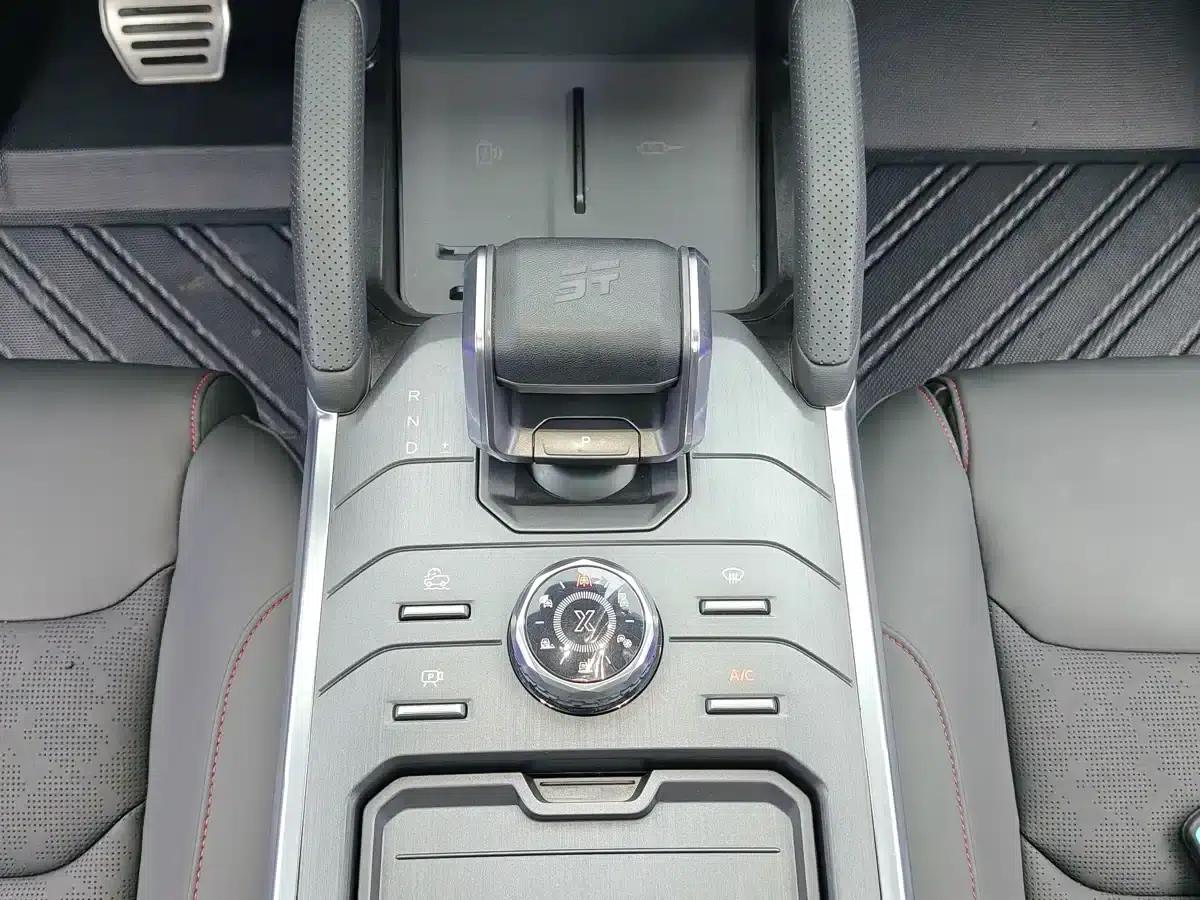 Jetour Traveler 2025 2.0T Automatic 4WD 200,000th Anniversary Edition — миниатюра 16