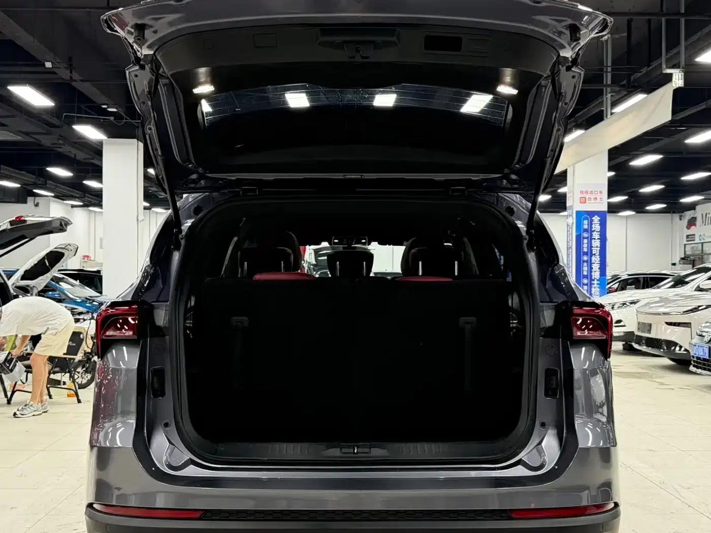 Jetour X70 PLUS 2023 1.5T DCT Warrior PLUS 7-seater — миниатюра 20