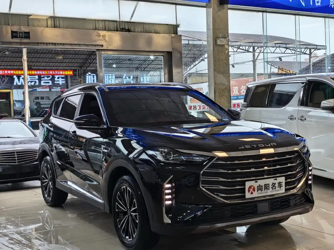 Jetour X70 PLUS 2021 Facelift 1.5T DCT Mountain PRO 7-Seater — миниатюра 3