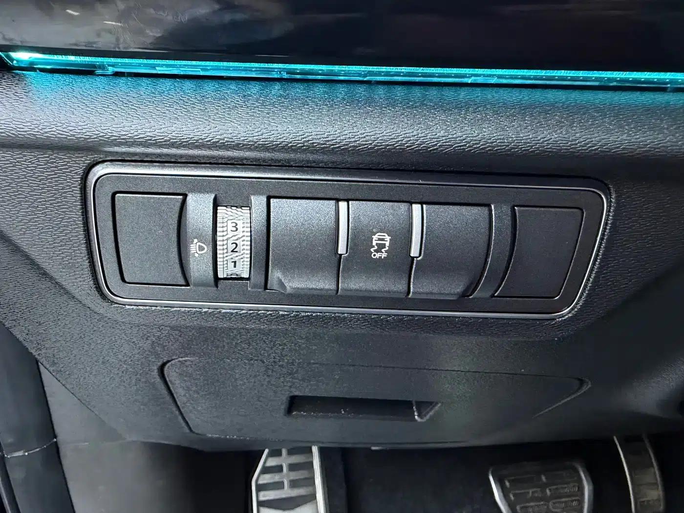 Jetour X70 PLUS 2023 1.5T DCT Warrior PLUS 5-seater — миниатюра 9