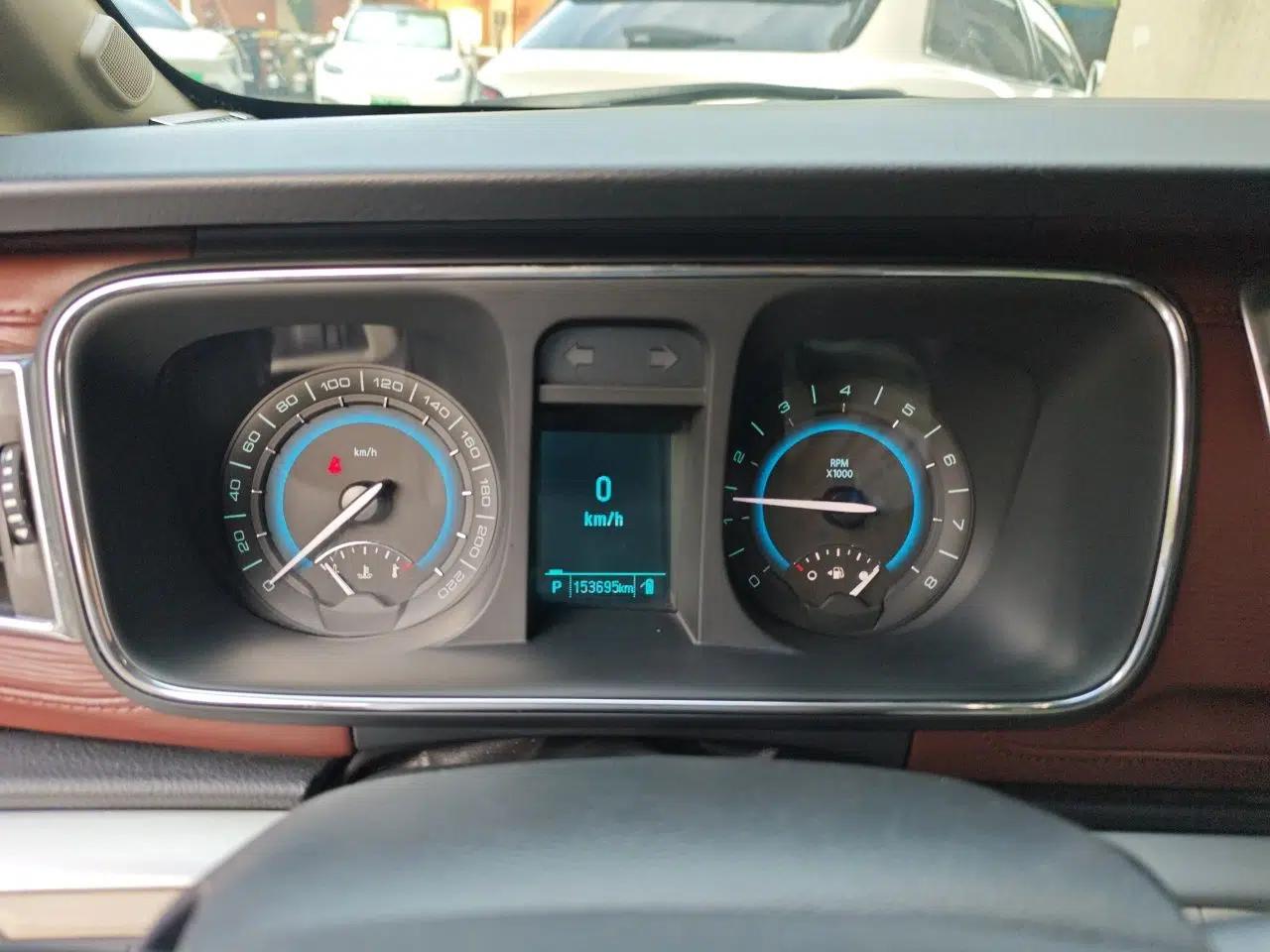 Buick GL8 2014 3.0L XT Luxury Business Flagship Edition — миниатюра 11