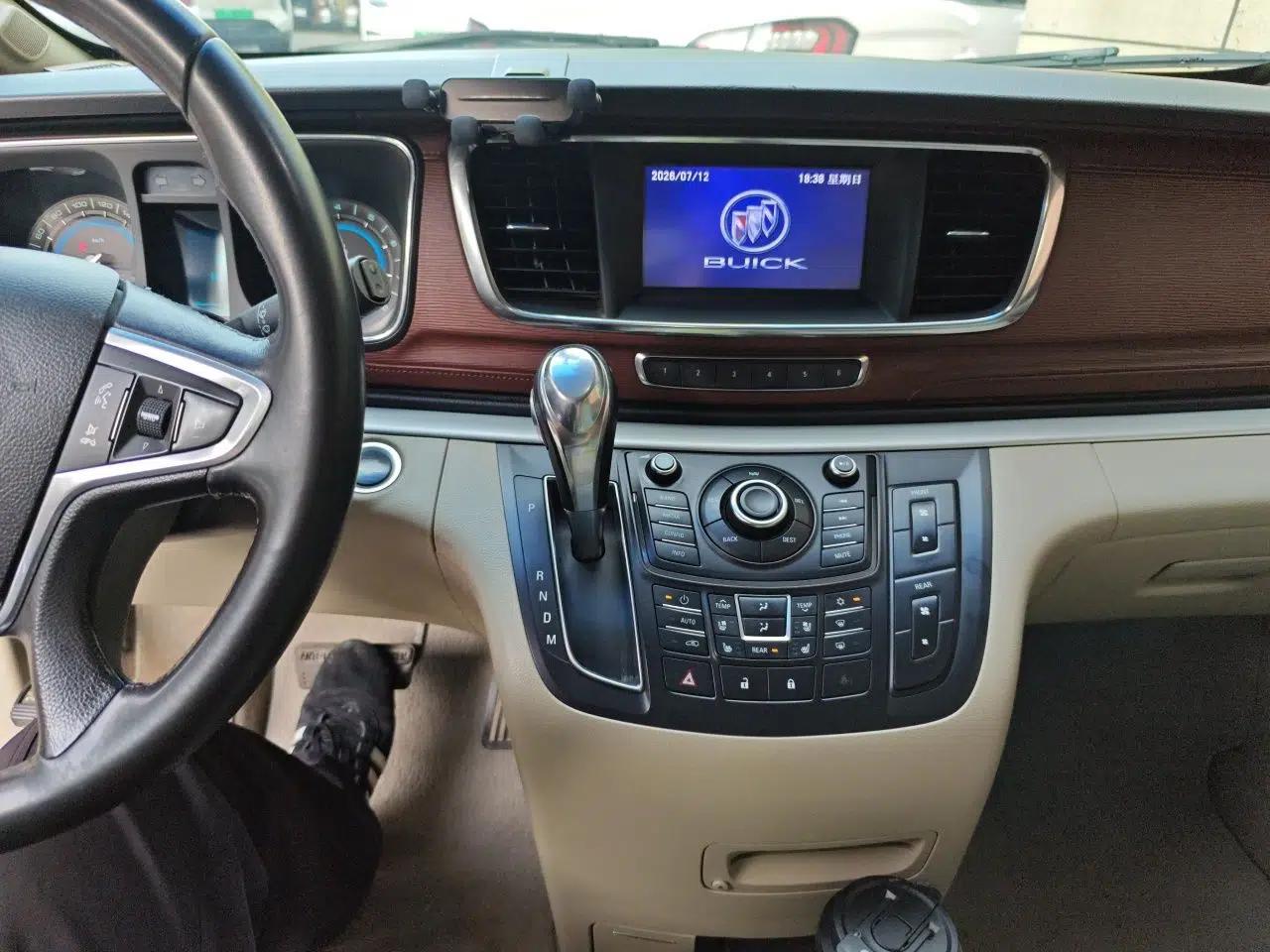 Buick GL8 2014 3.0L XT Luxury Business Flagship Edition — миниатюра 13
