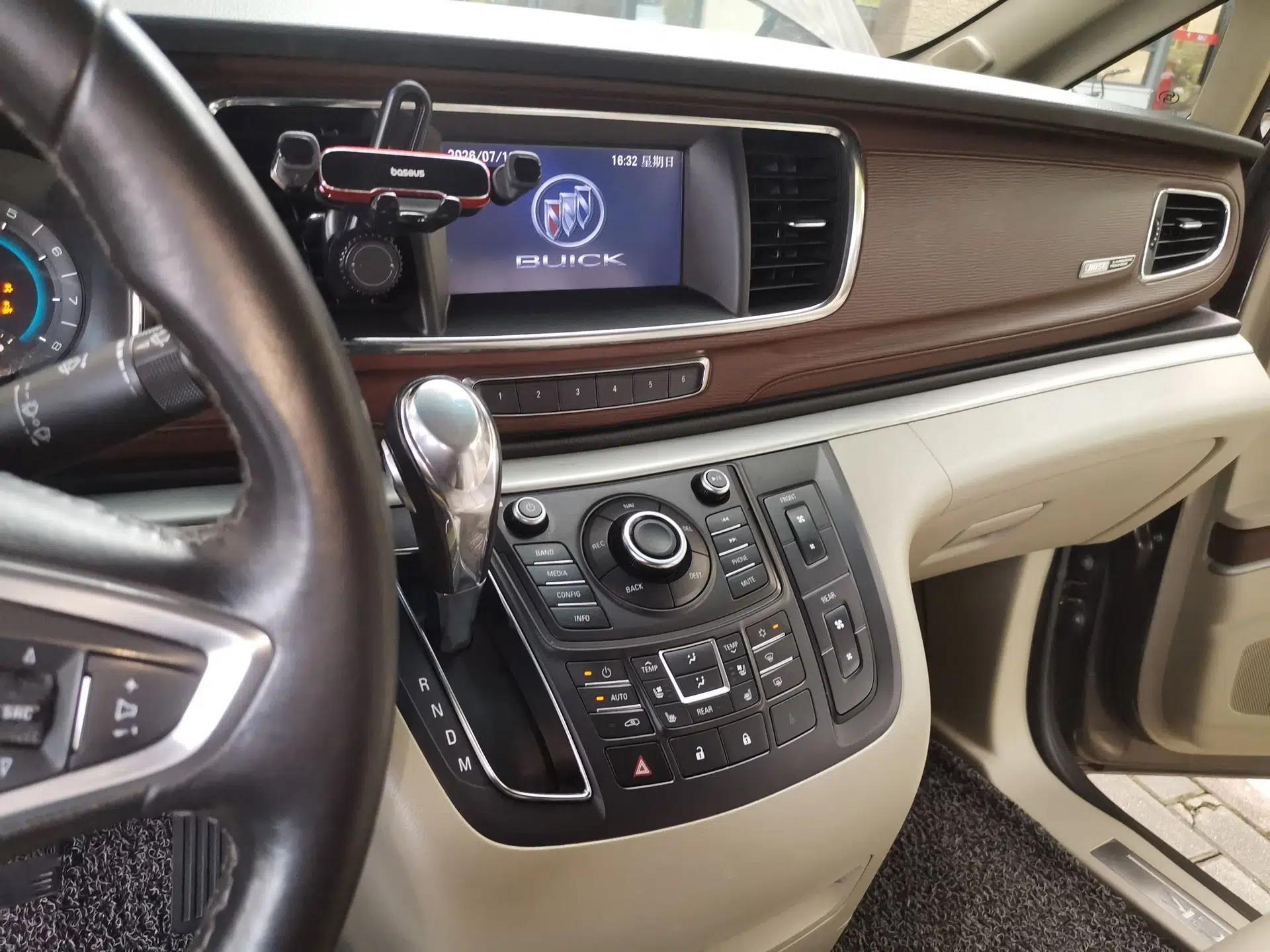 Buick GL8 2014 3.0L XT Luxury Business Flagship Edition — миниатюра 13
