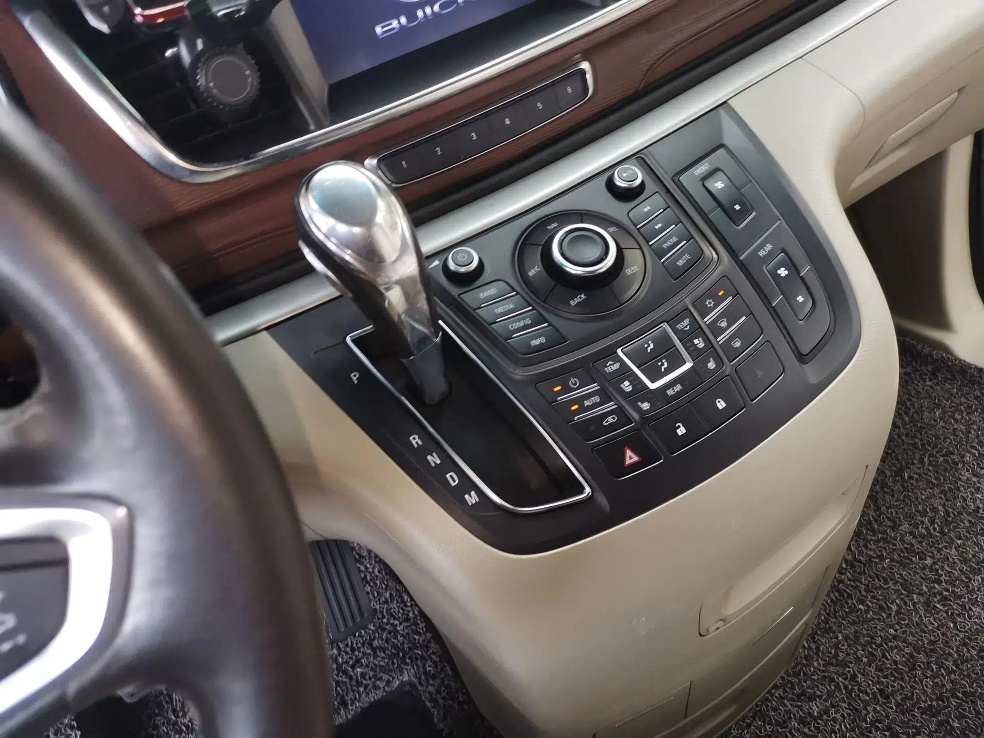 Buick GL8 2014 3.0L XT Luxury Business Flagship Edition — миниатюра 14