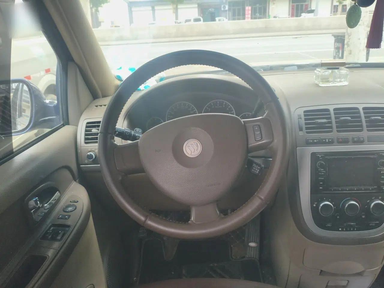 Buick GL8 2013 2.4L Comfort Edition — миниатюра 10