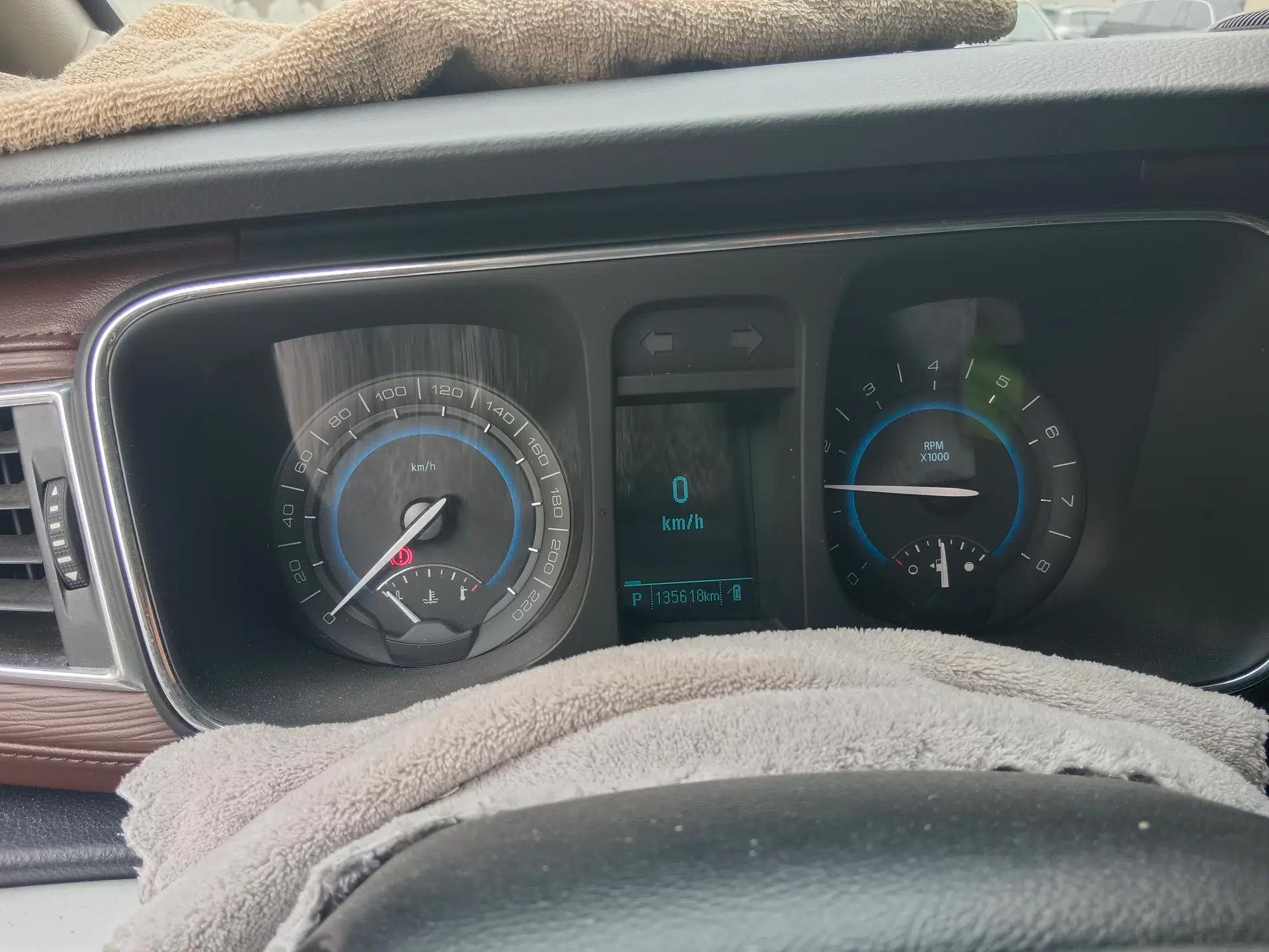 Buick GL8 2015 2.4L Luxury Business Premium Edition — миниатюра 11