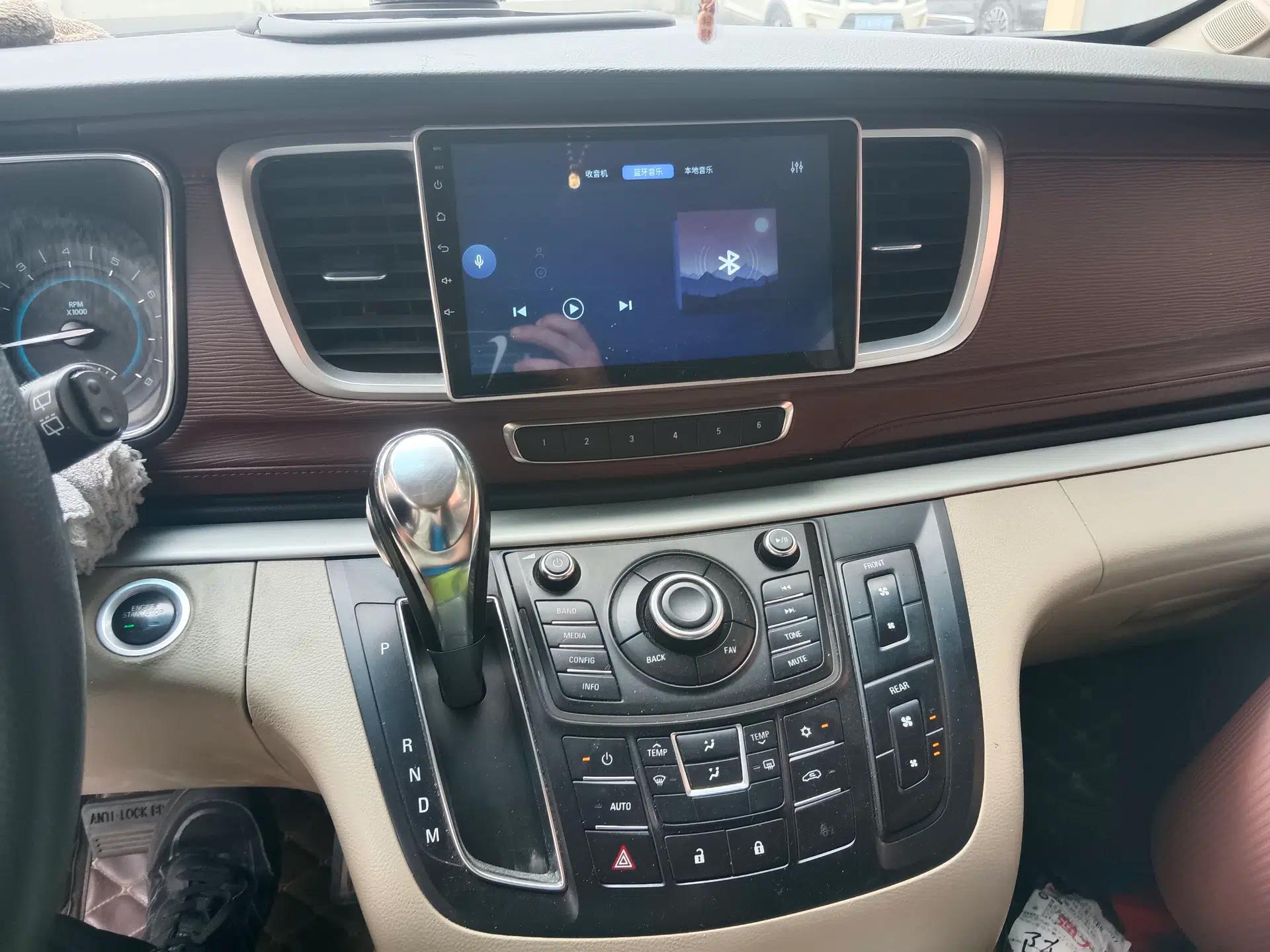 Buick GL8 2015 2.4L Luxury Business Premium Edition — миниатюра 13