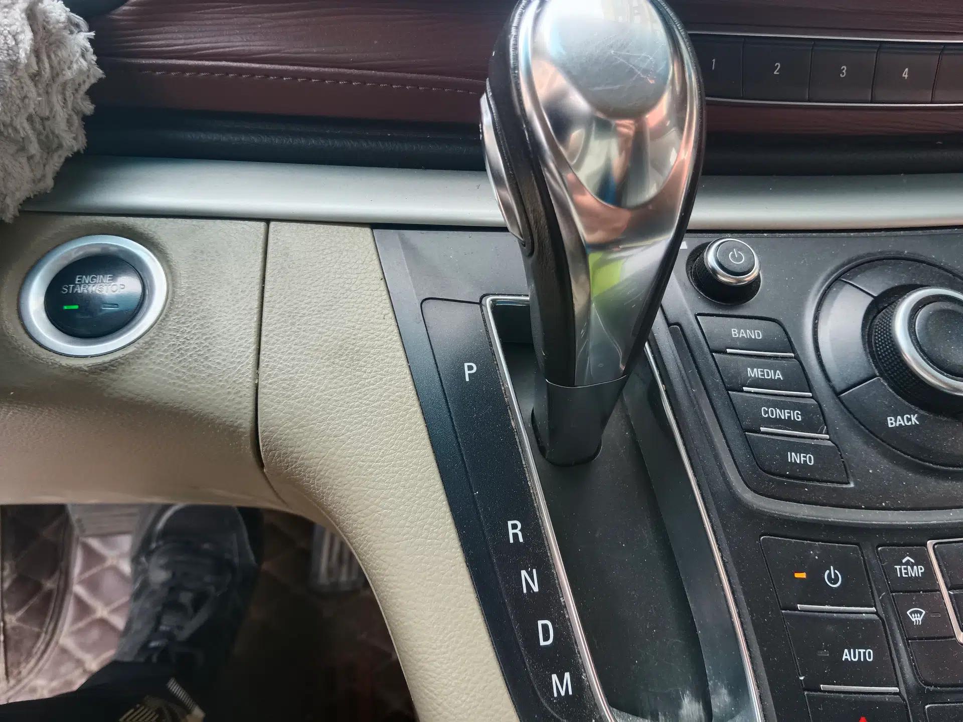Buick GL8 2015 2.4L Luxury Business Premium Edition — миниатюра 14