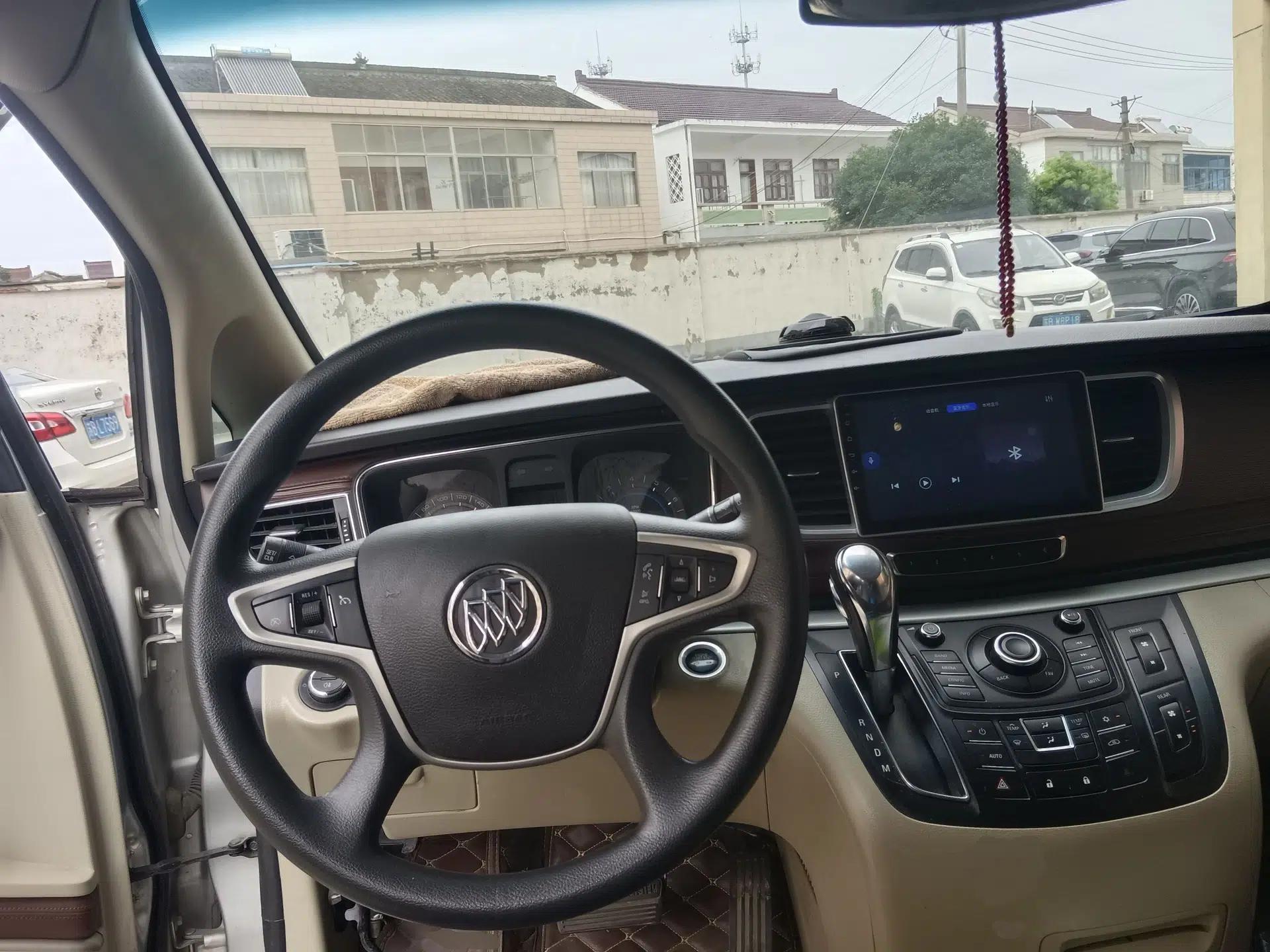 Buick GL8 2015 2.4L Luxury Business Premium Edition — миниатюра 10