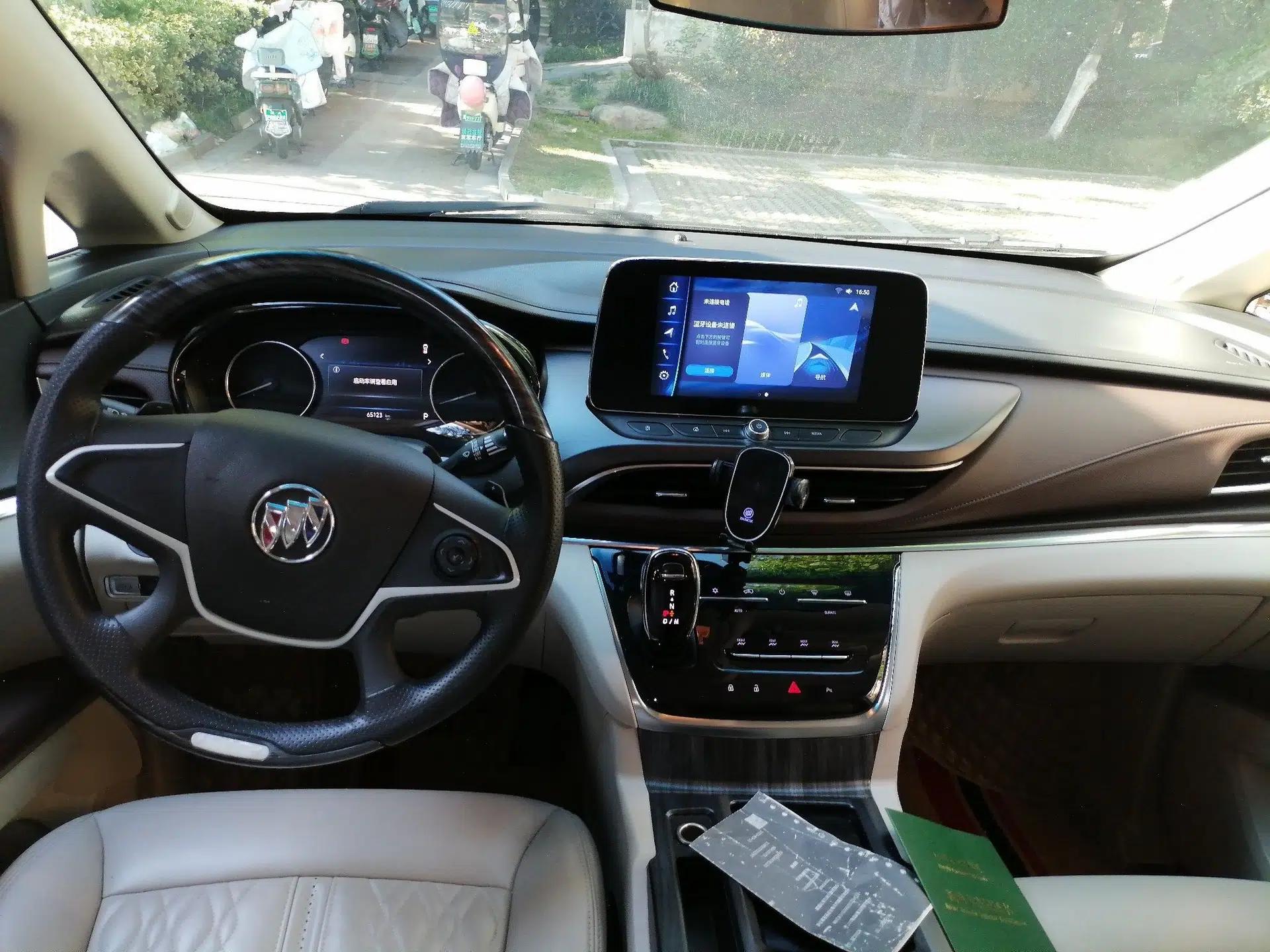 Buick GL8 2023 Land Executive Class Comfort Model — миниатюра 9