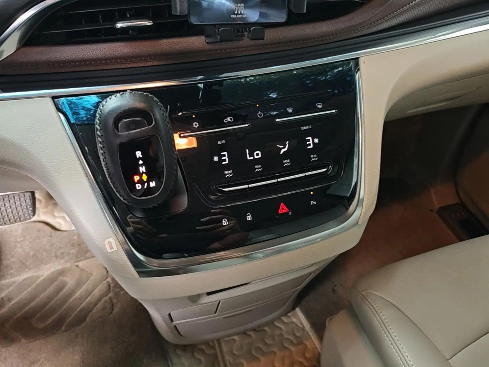 Buick GL8 2023 Land Executive Class Smart Enjoyment Model — миниатюра 16